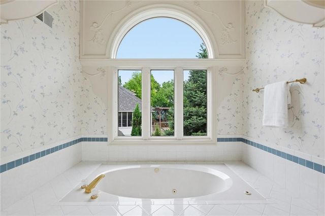 9019 W 139th Terrace, Overland Park, KS 66221