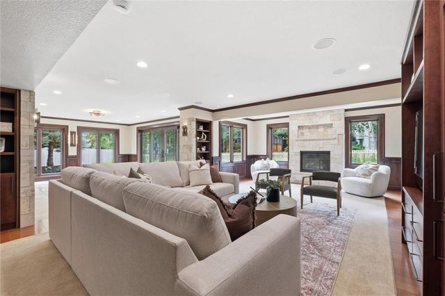 9019 W 139th Terrace, Overland Park, KS 66221