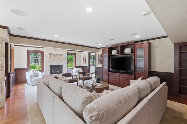 9019 W 139th Terrace, Overland Park, KS 66221