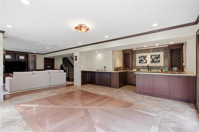 9019 W 139th Terrace, Overland Park, KS 66221