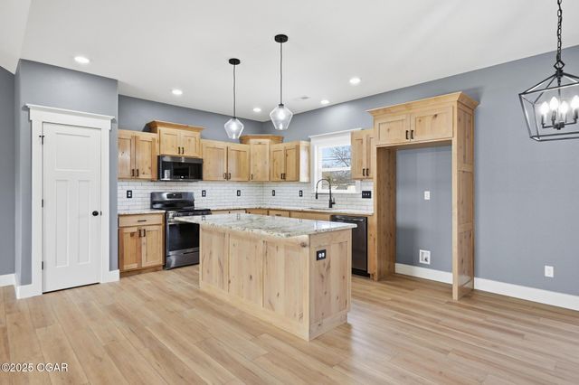 913 Samthea Drive, Oronogo, MO 64855