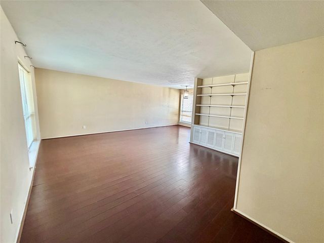 4933 Skillman Street 247, Dallas, TX 75206