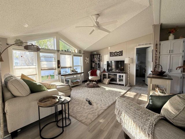 194 Hunters Glen, Baraboo, WI 53913