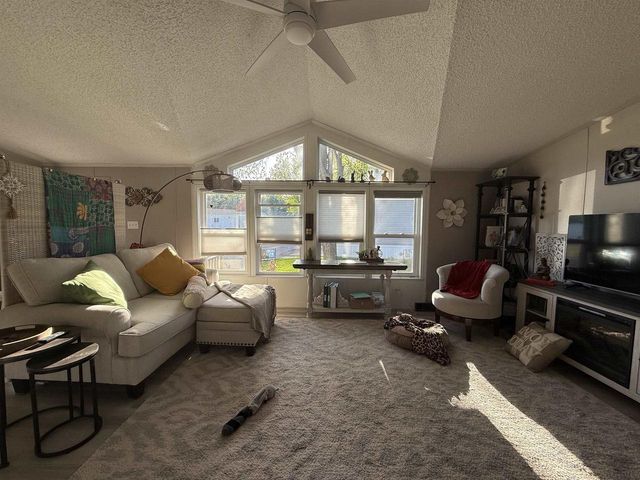 194 Hunters Glen, Baraboo, WI 53913