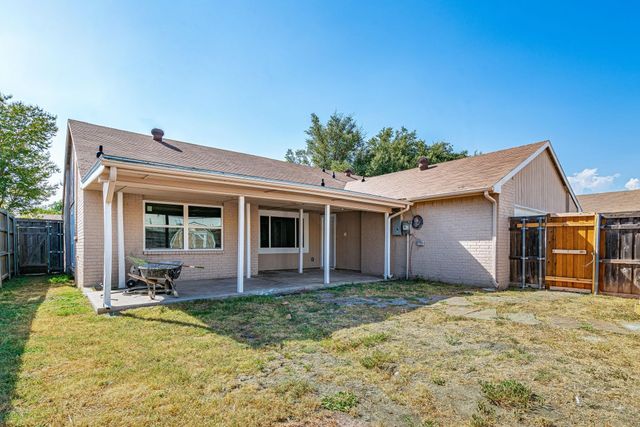 6816 Curry Drive, The Colony, TX 75056