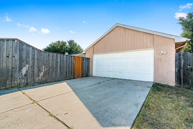 6816 Curry Drive, The Colony, TX 75056