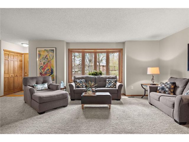 4589 Saddlewood Drive, Minnetonka, MN 55345
