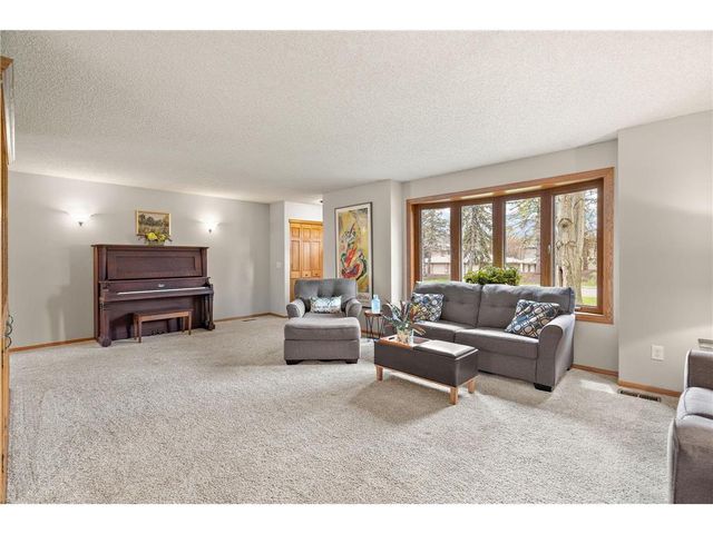 4589 Saddlewood Drive, Minnetonka, MN 55345