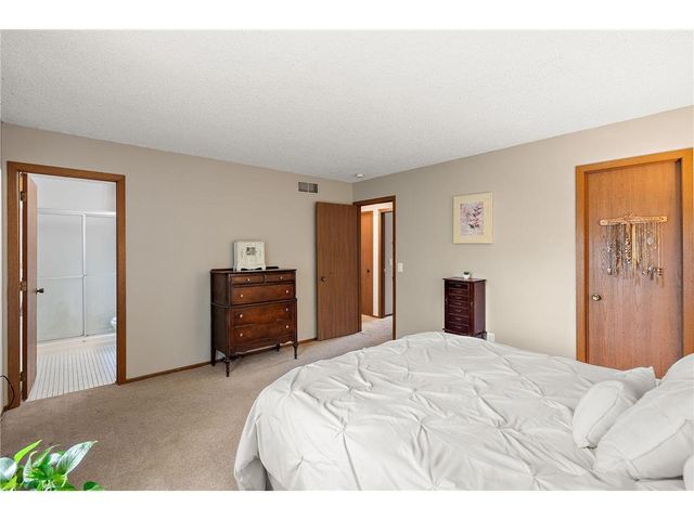 4589 Saddlewood Drive, Minnetonka, MN 55345