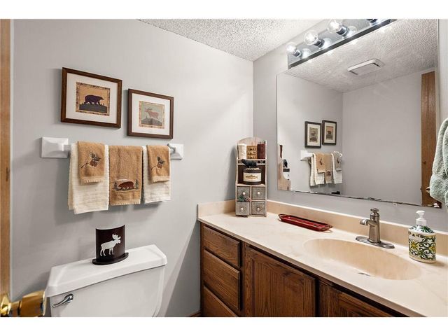 4589 Saddlewood Drive, Minnetonka, MN 55345