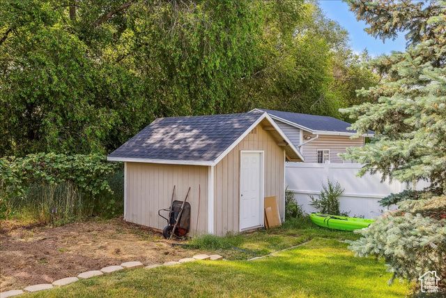 1171 N 900 W, Clinton, UT 84015