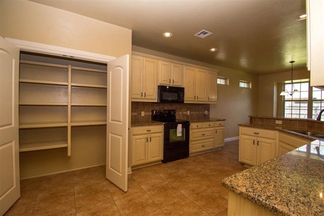 9029 NW 83rd Street, Yukon, OK 73099