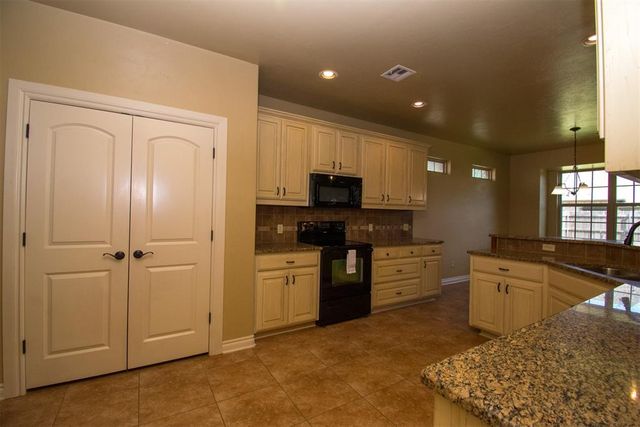 9029 NW 83rd Street, Yukon, OK 73099