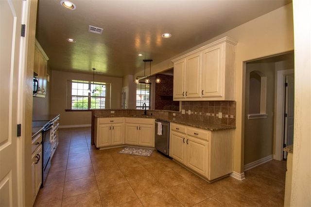 9029 NW 83rd Street, Yukon, OK 73099