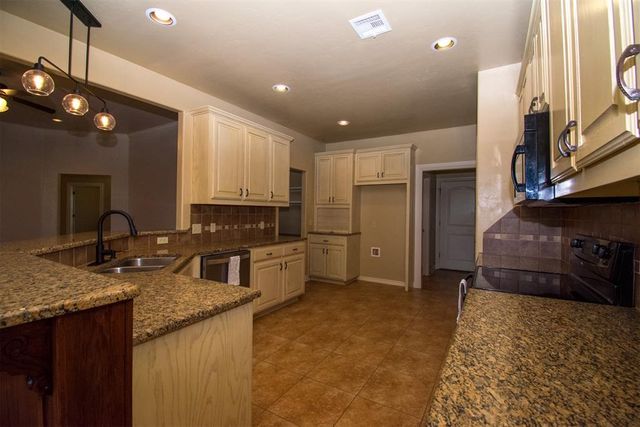 9029 NW 83rd Street, Yukon, OK 73099