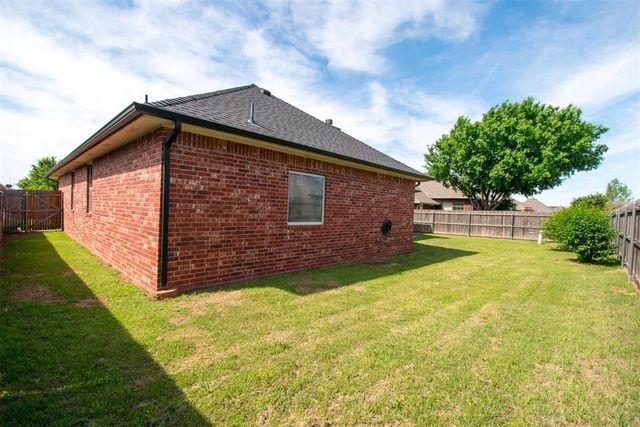 9029 NW 83rd Street, Yukon, OK 73099