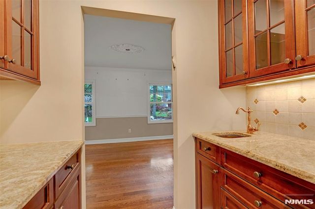 506 Sunderland Road, Teaneck, NJ 07666