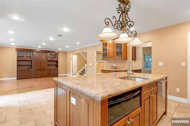 506 Sunderland Road, Teaneck, NJ 07666