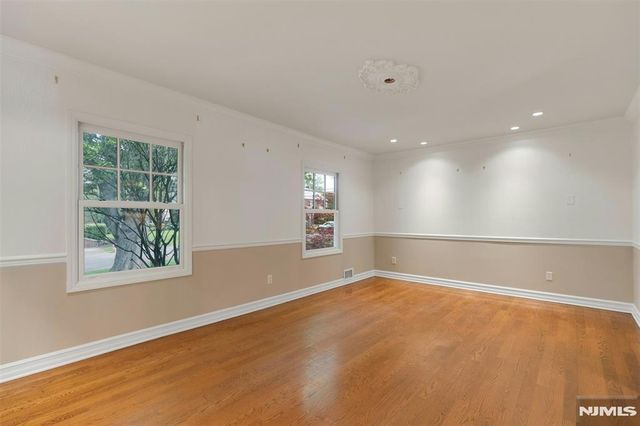 506 Sunderland Road, Teaneck, NJ 07666