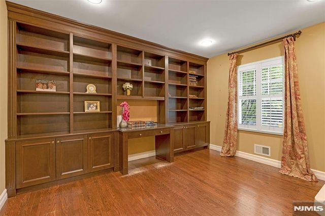 506 Sunderland Road, Teaneck, NJ 07666