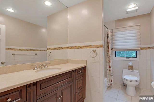506 Sunderland Road, Teaneck, NJ 07666