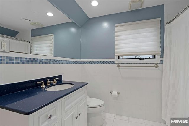 506 Sunderland Road, Teaneck, NJ 07666