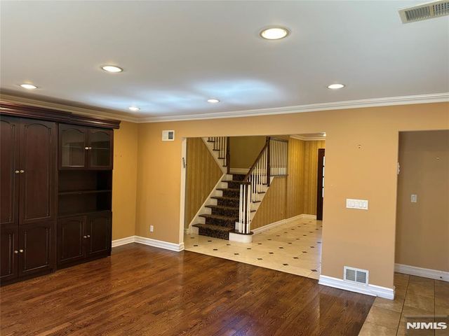 506 Sunderland Road, Teaneck, NJ 07666