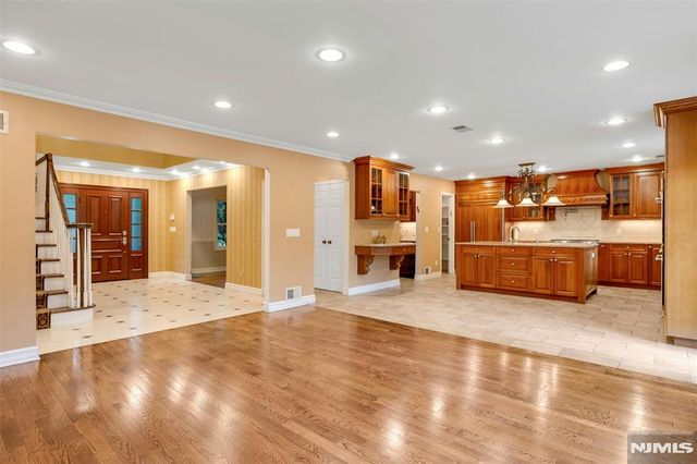 506 Sunderland Road, Teaneck, NJ 07666
