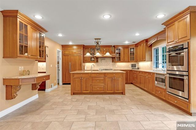 506 Sunderland Road, Teaneck, NJ 07666