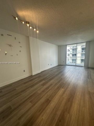 5091 NW 7th Street 1008, Miami, FL 33126