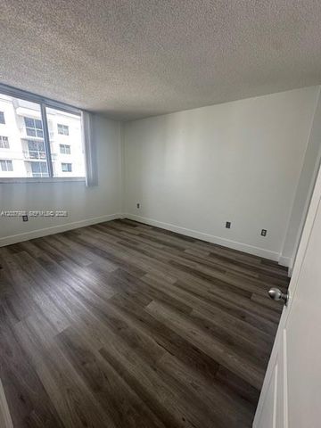 5091 NW 7th Street 1008, Miami, FL 33126