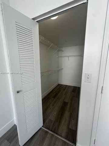5091 NW 7th Street 1008, Miami, FL 33126