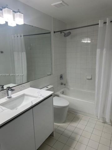 5091 NW 7th Street 1008, Miami, FL 33126