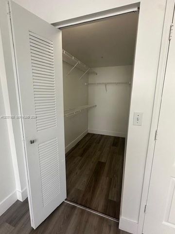 5091 NW 7th Street 1008, Miami, FL 33126