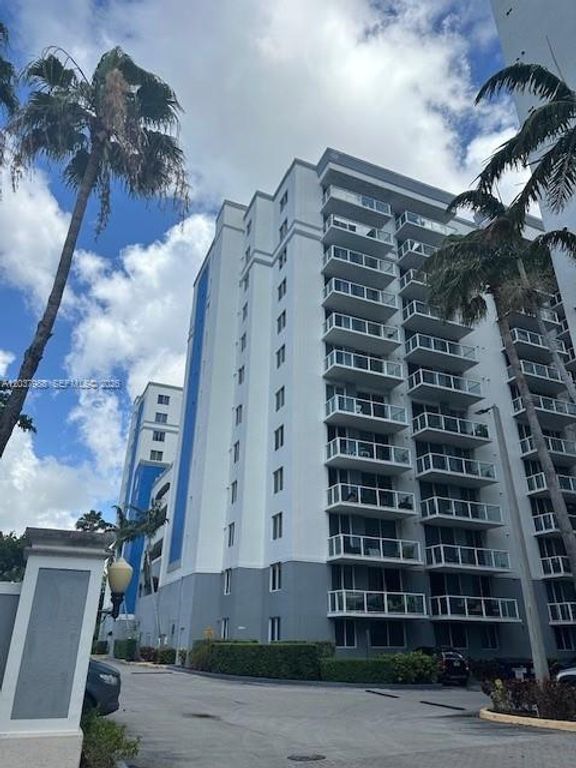 5091 NW 7th Street 1008, Miami, FL 33126