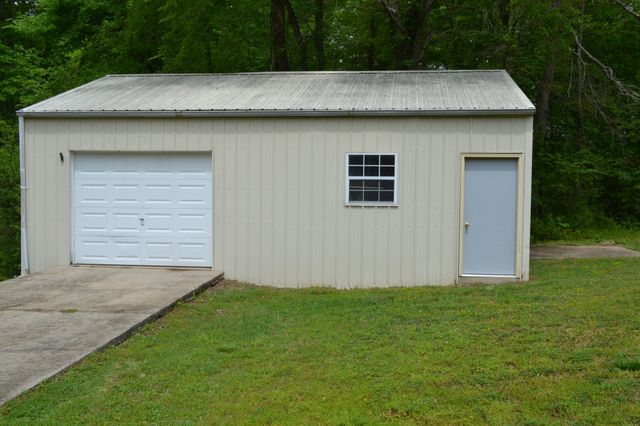 185 Benco Hills Dr, Camden, TN 38320