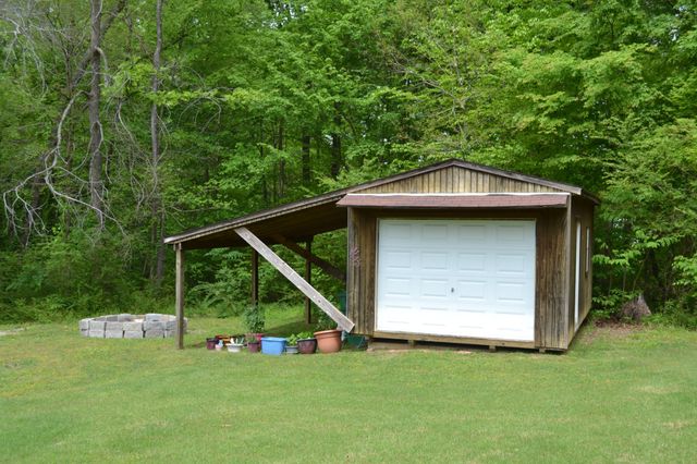 185 Benco Hills Dr, Camden, TN 38320