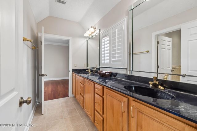 4728 UNIVERSITY Boulevard N, Jacksonville, FL 32277