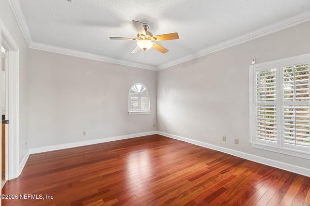 4728 UNIVERSITY Boulevard N, Jacksonville, FL 32277