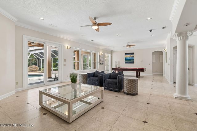 4728 UNIVERSITY Boulevard N, Jacksonville, FL 32277