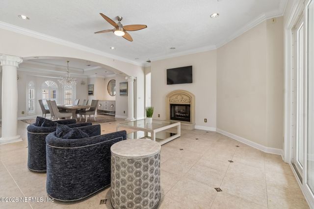4728 UNIVERSITY Boulevard N, Jacksonville, FL 32277