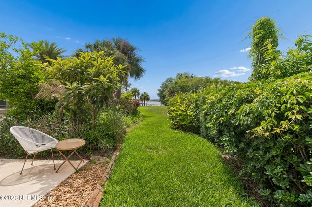 4728 UNIVERSITY Boulevard N, Jacksonville, FL 32277