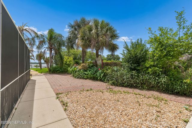 4728 UNIVERSITY Boulevard N, Jacksonville, FL 32277