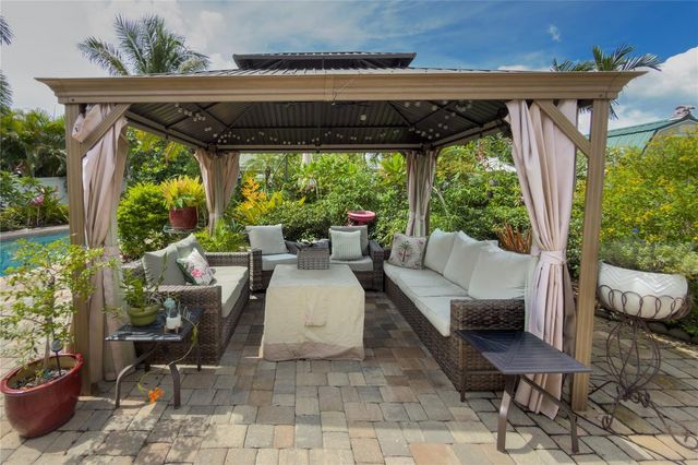 3326 BOUGAINVILLEA STREET, Sarasota, FL 34239