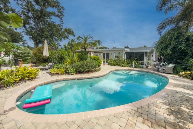3326 BOUGAINVILLEA STREET, Sarasota, FL 34239