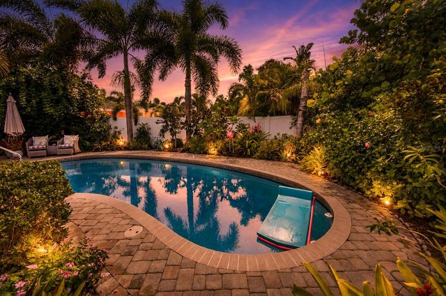 3326 BOUGAINVILLEA STREET, Sarasota, FL 34239