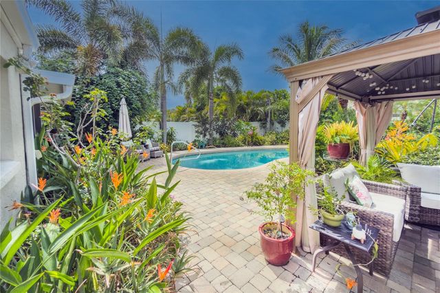 3326 BOUGAINVILLEA STREET, Sarasota, FL 34239