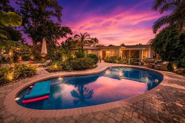 3326 BOUGAINVILLEA STREET, Sarasota, FL 34239