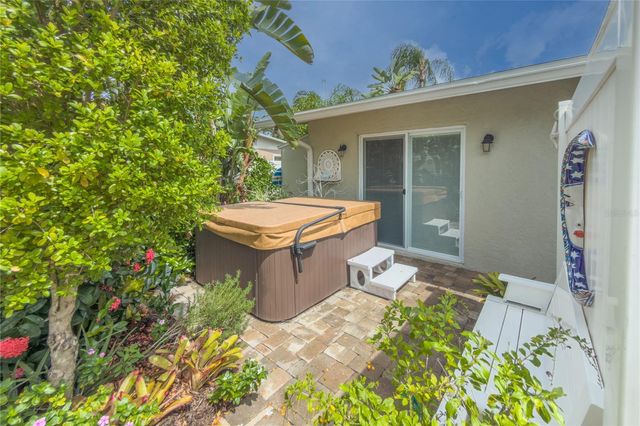 3326 BOUGAINVILLEA STREET, Sarasota, FL 34239