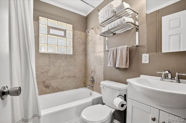 1238 Woodgate Drive, Kirkwood, MO 63122